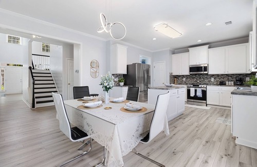 Union City House | Spacious 3 level house, 7bedrooms 4 baths in Union City