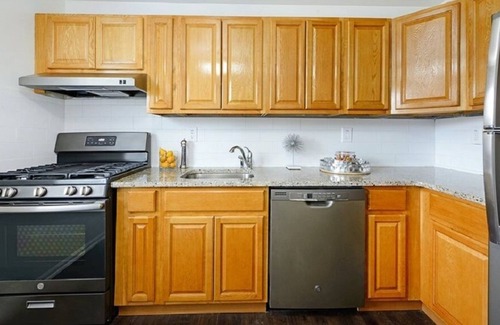 Bridgewater Apartment | Spacious 3BR/2BA Short Term Apartment Rental in Bridgewater