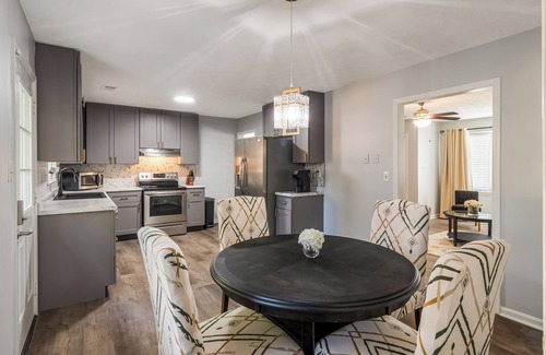 Covington House | Spacious 30+ Day Retreat – Perfect for Families & Professionals in Transitionn