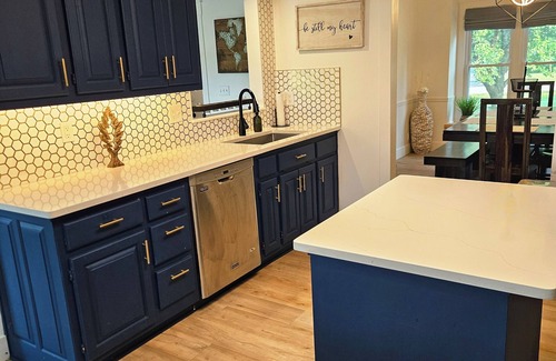 Olathe House | Spacious 3600 sq ft Home-Hot Tub-Pool-Game Room & 3 Acres of Privacy - Sleeps 14