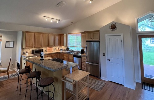 Hailey House | Spacious 3B/2BA house w/fenced yard+mountain view