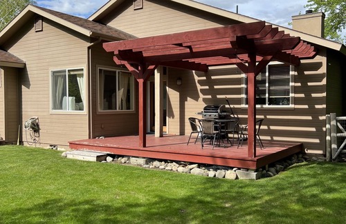 Hailey House | Spacious 3B/2BA house w/fenced yard+mountain view