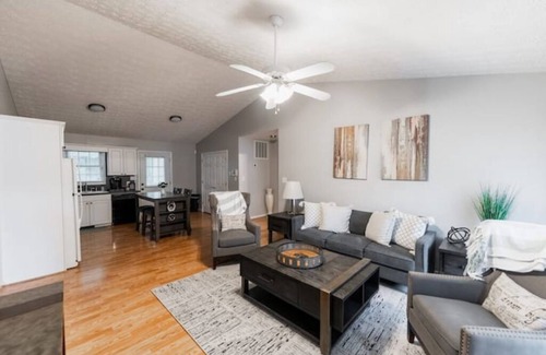 Danville House | Spacious 3bd/2ba near Casino