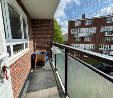 Fulham Apartment | Spacious 3BD Flat Close to Tube - Fulham!