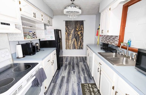 Buechel House | Spacious 3BD Luxury Stay