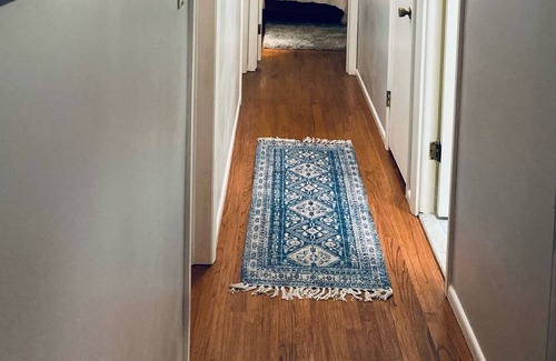 South Euclid House | Spacious 3BDR near Cleveland Clinic, UH, Case Western, Downtown Cleveland