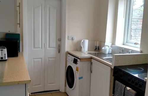 Walsall House | Spacious 3Bed House in Walsall with parking onsite