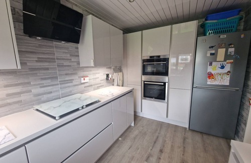 Wrexham House | Spacious 3bed semi/Gamesroom/Drive/10mins to City
