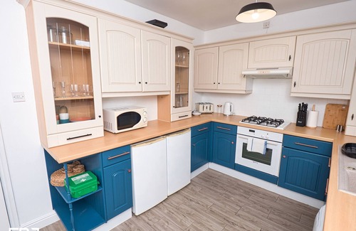 Castle Bromwich House | Spacious 3bedroom house sleeps 6 free wifi/carpark
