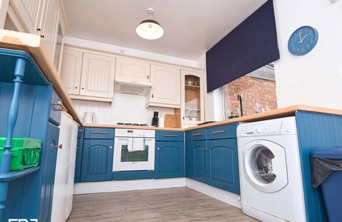 Castle Bromwich House | Spacious 3bedroom house sleeps 6 free wifi/carpark