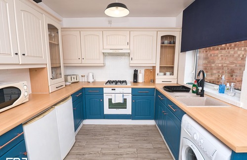 Castle Bromwich House | Spacious 3bedroom house sleeps 6 free wifi/carpark
