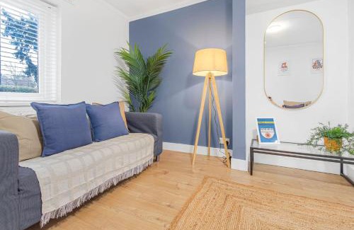 Heston Central House | Spacious 3BHK near Heathrow