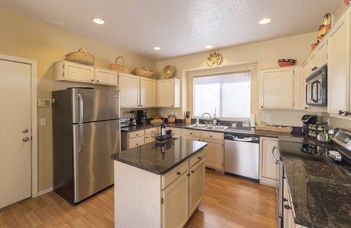 Northeast Heights House | Spacious 3BR/2.5BA Mountain Getaway in Sandia Heights
