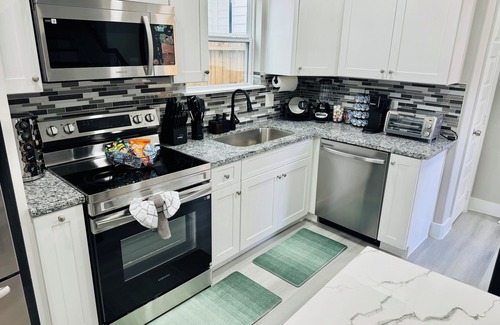Southeast Houston House | Spacious 3BR, 3 full-bath house central of Houston’s major attractions