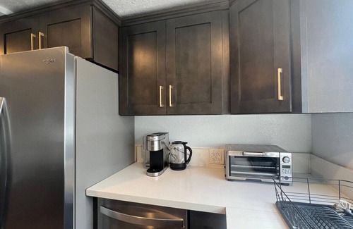 Palms Apartment | Spacious 3BR/3BA Home Private Yard in Culver City