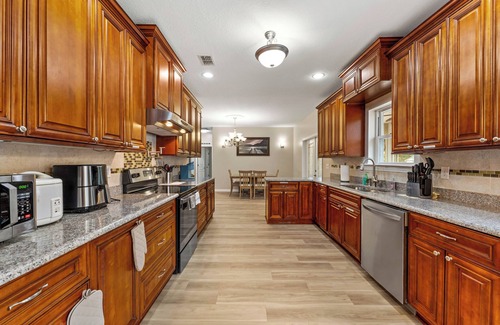 Southside House | Spacious 3BR and Boat parking@ Central River Golf Club