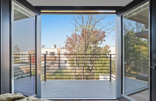 The Heights Apartment | Spacious 3BR apartment with AC, WiFi in pleasant Jersey City Heights