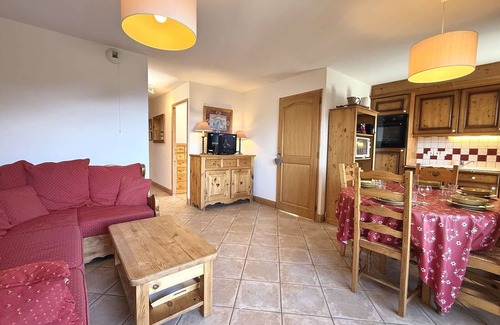 Cohennoz Apartment | Spacious 3BR Apartment with Pool Access, Balcony & Garage in Crest-Voland