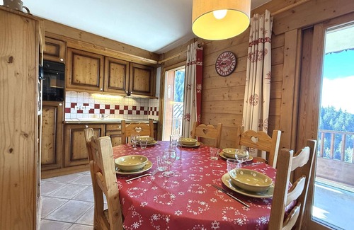 Cohennoz Apartment | Spacious 3BR Apartment with Pool Access, Balcony & Garage in Crest-Voland