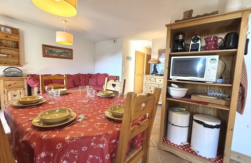 Cohennoz Apartment | Spacious 3BR Apartment with Pool Access, Balcony & Garage in Crest-Voland