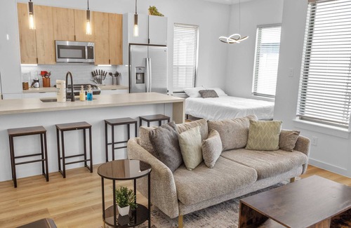 OST - South Union House | Spacious 3BR+Balcony | Sleeps 10 | Near TMC & DT