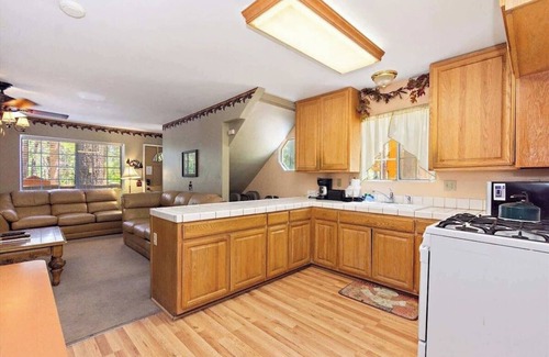 Big Bear Lake Cabin | Spacious 3BR Chalet