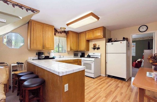 Big Bear Lake Cabin | Spacious 3BR Chalet