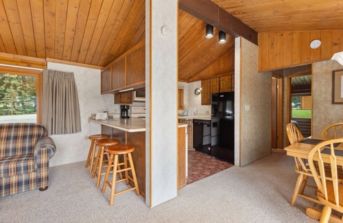 Breezy Point Cabin | Spacious 3BR Chalet Cabin Overlooking Golf Course