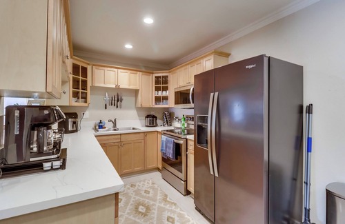 Chula Vista Condo | Spacious 3BR Family Home: Free Pool/Tub & Parking