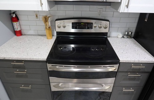 Warren House | Spacious 3BR Home/Smart TVs, Stocked Kitchen & Family Comfort