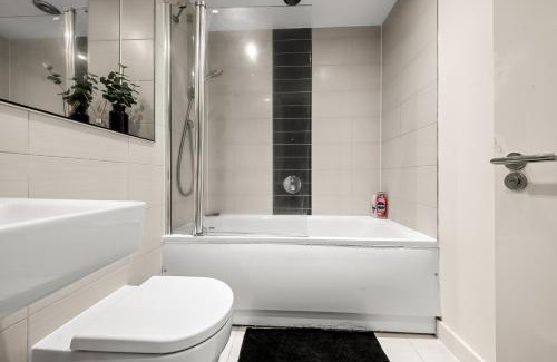 Reading Apartment | Spacious 3BR House in Reading - Perfect for Business Travellers, Contractors & Families FREE PARKING - Sleeps 8