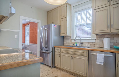 Columbus House | Spacious 3BR Midtown Home - Grad Family
