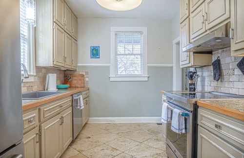 Columbus House | Spacious 3BR Midtown Home - Grad Family