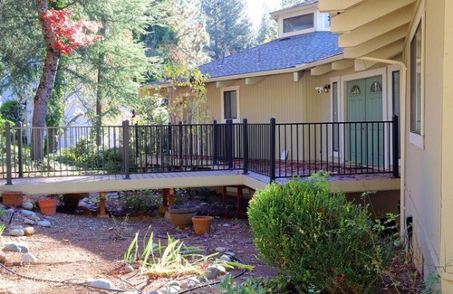 Apple Hill House | Spacious 3BR Retreat | Sleeps 10 | Free Parking