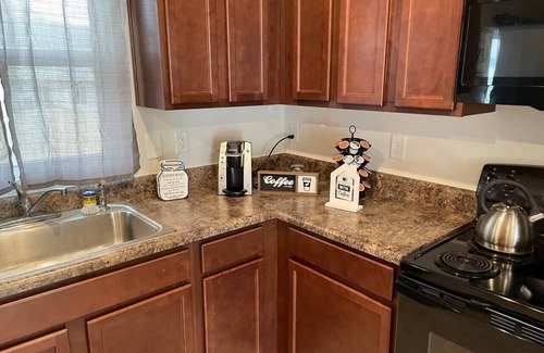 Parker House | Spacious 3BR Townhome with Modern Amenities