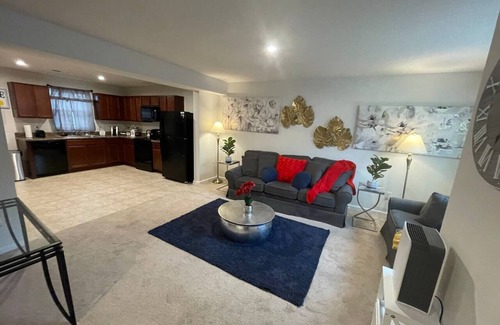 Parker House | Spacious 3BR Townhome with Modern Amenities