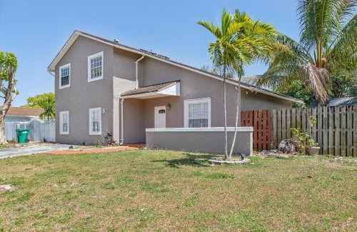 Palmetto Estates Apartment | Spacious 3BR Villa in Miami with Fenced Backyard