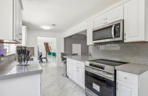 Palmetto Estates Apartment | Spacious 3BR Villa in Miami with Fenced Backyard