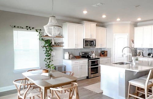 St. Augustine House | Spacious 4 bed 4 bath house with community pool & gym in charming St. Augustine