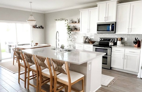 St. Augustine House | Spacious 4 bed 4 bath house with community pool & gym in charming St. Augustine