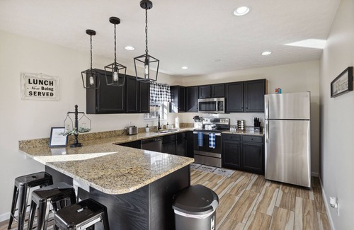 Kodak House | Spacious 4 bd with hot tub, theater &game zone