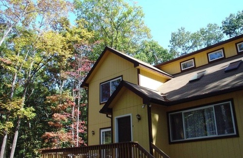 Dingmans Ferry House | Spacious 4 bdrm w/sauna, pool table, Roku TV & Wi-Fi