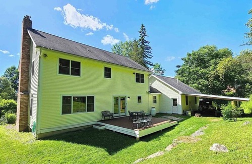 Waterbury Center House | Spacious 4 bed 2.5 bath Modern Colonial in Waterbury Center