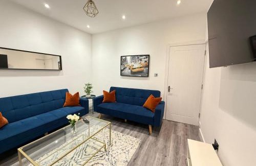 Sheffield Apartment | Spacious 4 Bed 4 Bath Stay with Free Parking