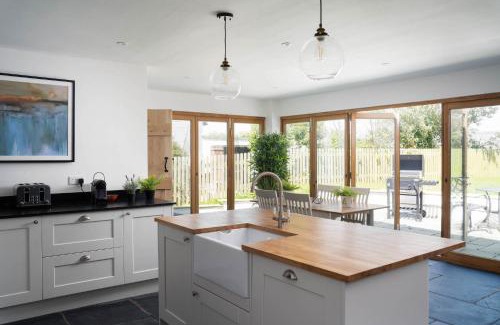 Newtown-in-St-Martin House | Spacious 4-Bed Cottage with Garden & Pet-Friendly
