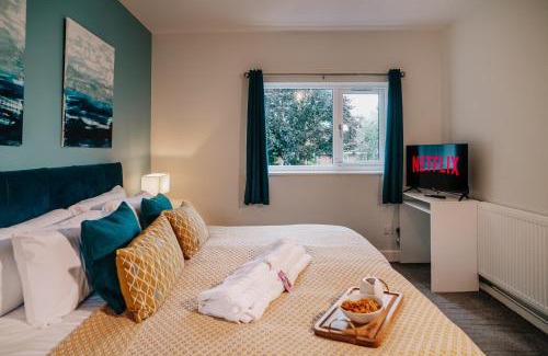 Harborne House | Spacious 4-bed Fast WiFi Parking Contractor Family