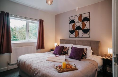 Harborne House | Spacious 4-bed Fast WiFi Parking Contractor Family