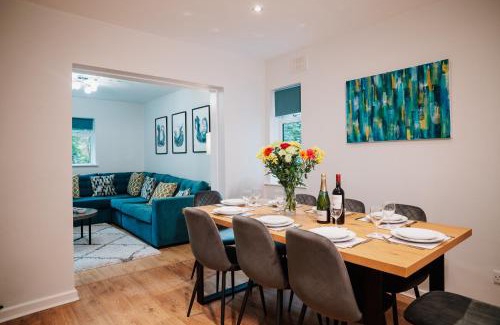 Harborne House | Spacious 4-bed Fast WiFi Parking Contractor Family