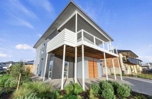 Sellicks Beach House | Spacious 4-Bed Home by Sellicks Beach