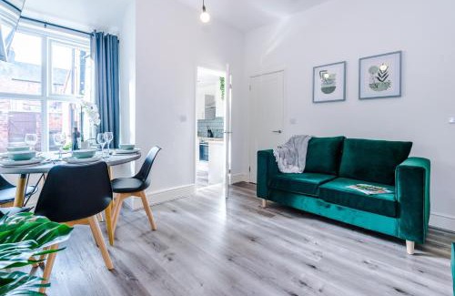 Crewe Apartment | Spacious 4-bed house in Crewe by 53 Degrees Property, ideal for Business & Contractors - Sleeps 7